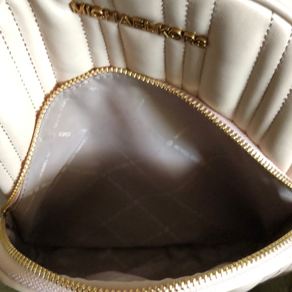 Michael Kors Abbey MD Backpack Leather 5384 - Picture 10 of 10